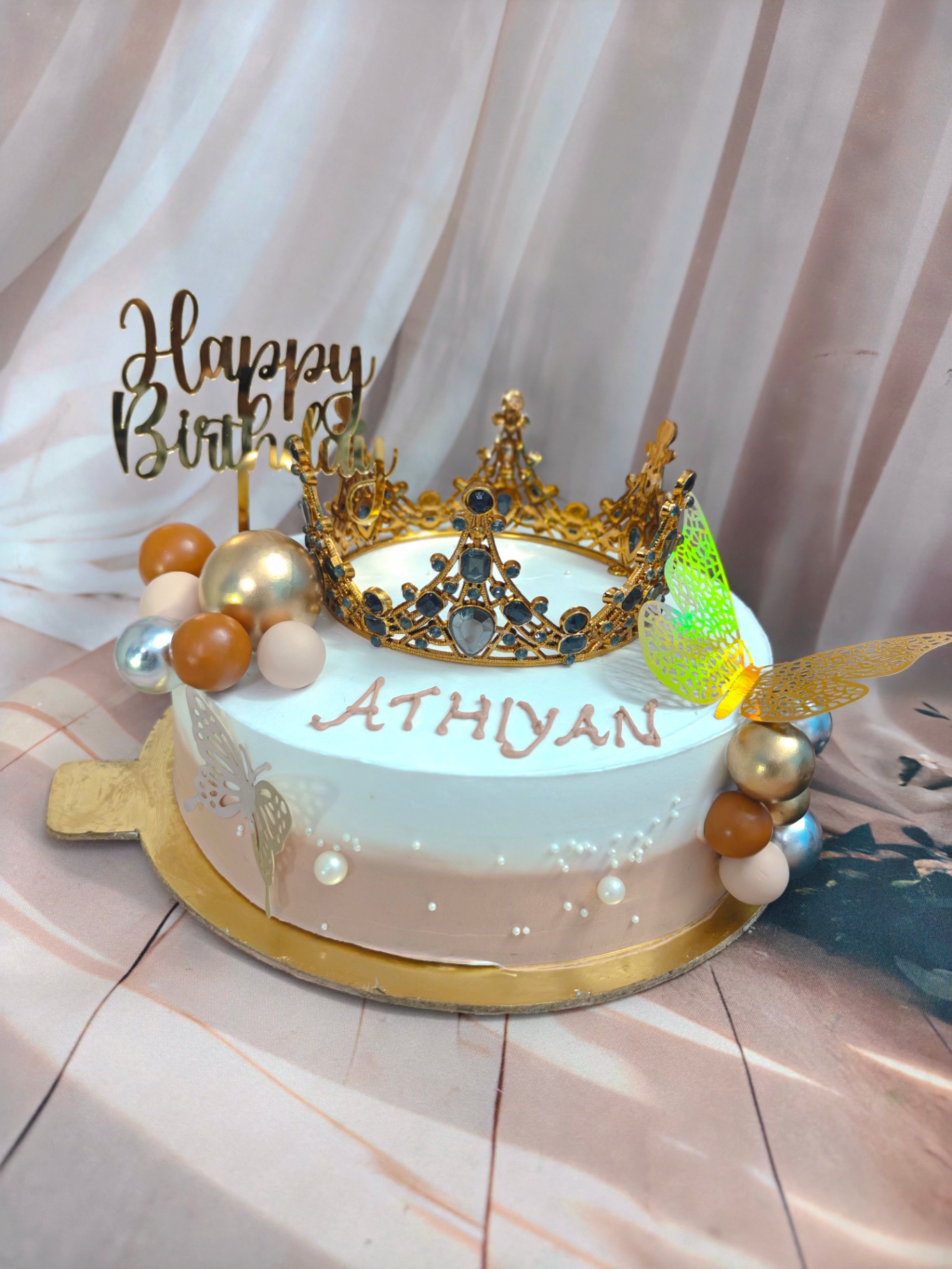 Athiyan Royal Crown Pearl Budget Cake